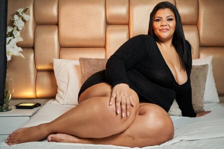 SelennaCooper Curvy Goddess Pic 2