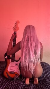 YummyMelanin117 Playing with my guitar Pic 9