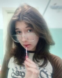 MarilynMun Hello my dear, how do you like my new glasses? Pic