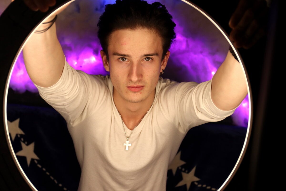 Трендове зображення  5173 SirReed