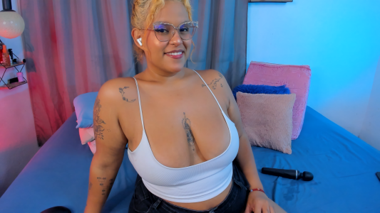 moni_bbw: Public ( 2 фото)