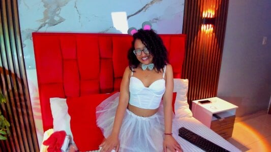 69_artemisa Today this little mouse is very naughty, can I see what you're hiding there?🧀 Pic 2