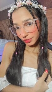 ScarletEvanss_ Little white dress 🤍 Pic 2