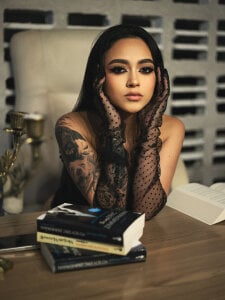 Here in your office 🔥 de HannaClarrk_  2 photos