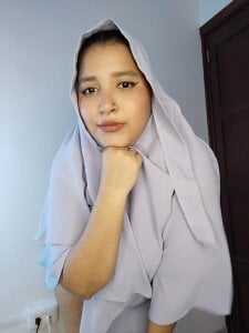 Azahara-Alcazar Between lace and sighs, I lose myself in desire. Pic