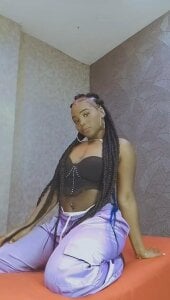 IrisHerrera_ Do you want me on ur bed? Foto