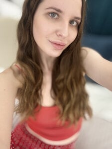 MonaRicci Lady in red Pic