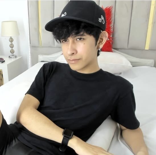 julian_xx Trending Pic 3890