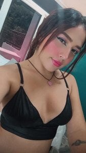 YaraShine Selfie time Pic 3