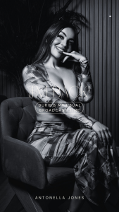 antoneella_jones IM BACK Bilde