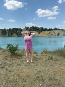 Julia_Bloom Public Pic 9