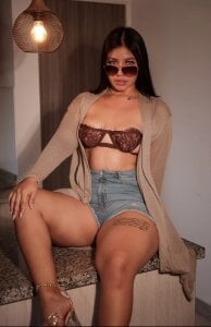 EmmaRossem Public Pic 6