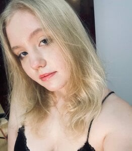 EmilyEvanse 🤍🤍🤍 Pic 3