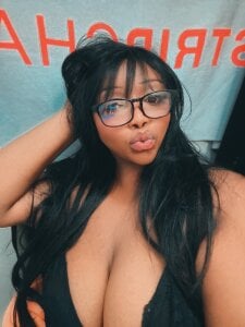 HOTMILFKATIEE KISSESS♥️ Pic 2