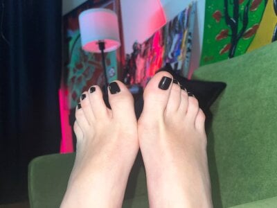 Felicia_Bri some pedicure Pic