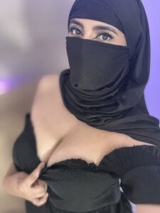 Jasmin_hamdanのThey say that desire is in the details... do you notice them?の 5枚の写真