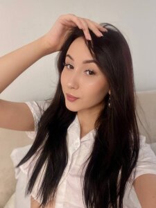 AvrilLatam In a white moment ⏳🤍 Pic