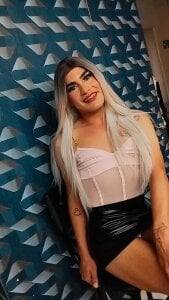 ViolettEvans_ Public Pic 3