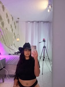 Chloe-Jones1 Public Pic 3