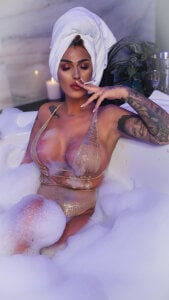 Nicol2Naya Freshly made… and ready to ruin your imagination 💄” Foto 5