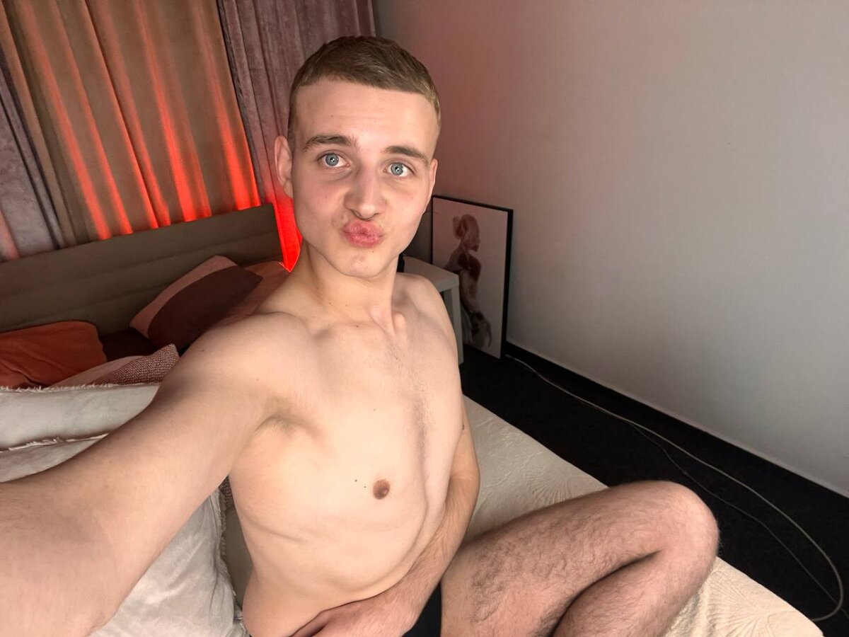 Foto  657 de HereAlexColee – em alta