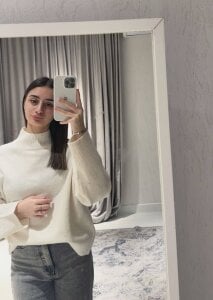 MableHort me and mirror time Pic 3