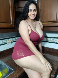 Sharon-Hot77 PHOTOS IN THE KITCHEN Pic