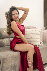 Ariana_greenblat: HAPPY BIRTHDAY TO ME ( 2 фото)