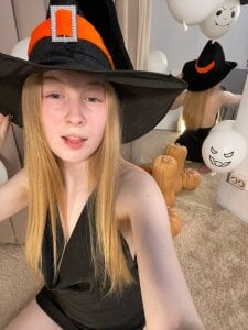 rinavvi cute witch Pic 7