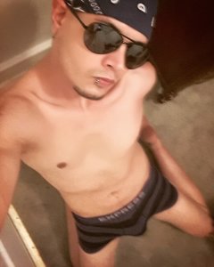 Baggin_Straight_Boys Public  3. fénykép