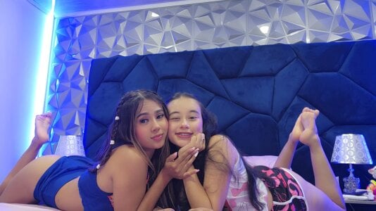 Sleepover with my friend Liz 😈 od l0lita_emi  2 snímek