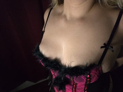 SunnyBunny690 Public Pic 3