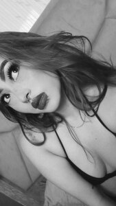 Gisselle_walker "It fascinates me how you provoke me with just your words." Pic