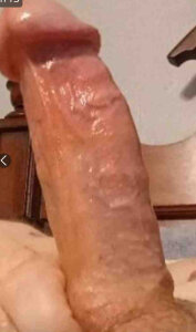 Couplecomparesmen Public Pic 3