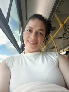 I'm on public transportation wanting to broadcast on the de Aliciia_cute1  2 Imagens