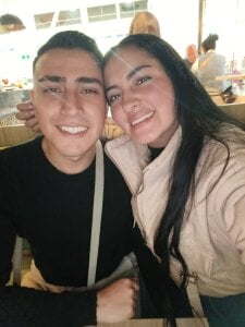 JuaNiCOL Stealing kisses and smiles Pic 4