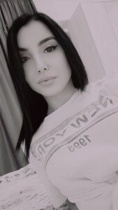 Mira_Bloom_ Selfies 🧡 Pic 8