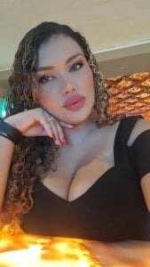 TianaRios_Pink Public Pic