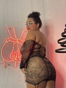 Zara_BBW Public Pic 3