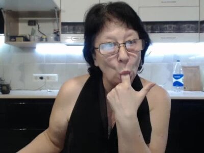 Lady_Mature I look forward to seeing you all to my live shows. Pic
