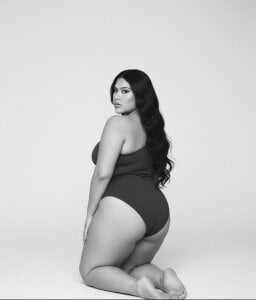 Mia_Carters Public Pic 6