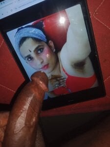 Riya_sexytrans: With fans ( 2 фото)