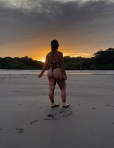 ZoeVelvet Sun, beach and sand ☀️🐚 Pic