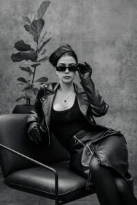 ElleDiane Black & White Pic 7