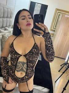 ZaraVesari End of year temptation😈🤤 Pic 2