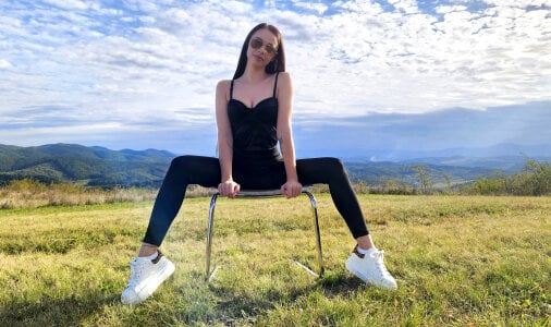 MiaGoldX Sit back and relax Pic