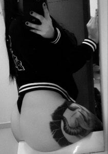 jennvalk 🖤🖤 Pic 2