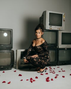 brianathompson ROSES, LINGERIE AND DIAMONDS Billede 3