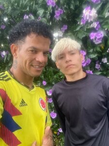 MaxyRyan Hello, we are a couple happily in love. Pic 3