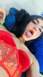 Alezkathompson Public Pic 2